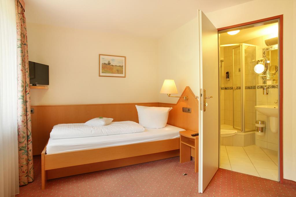 Hotel Ochsen Hoefen an der Enz Экстерьер фото