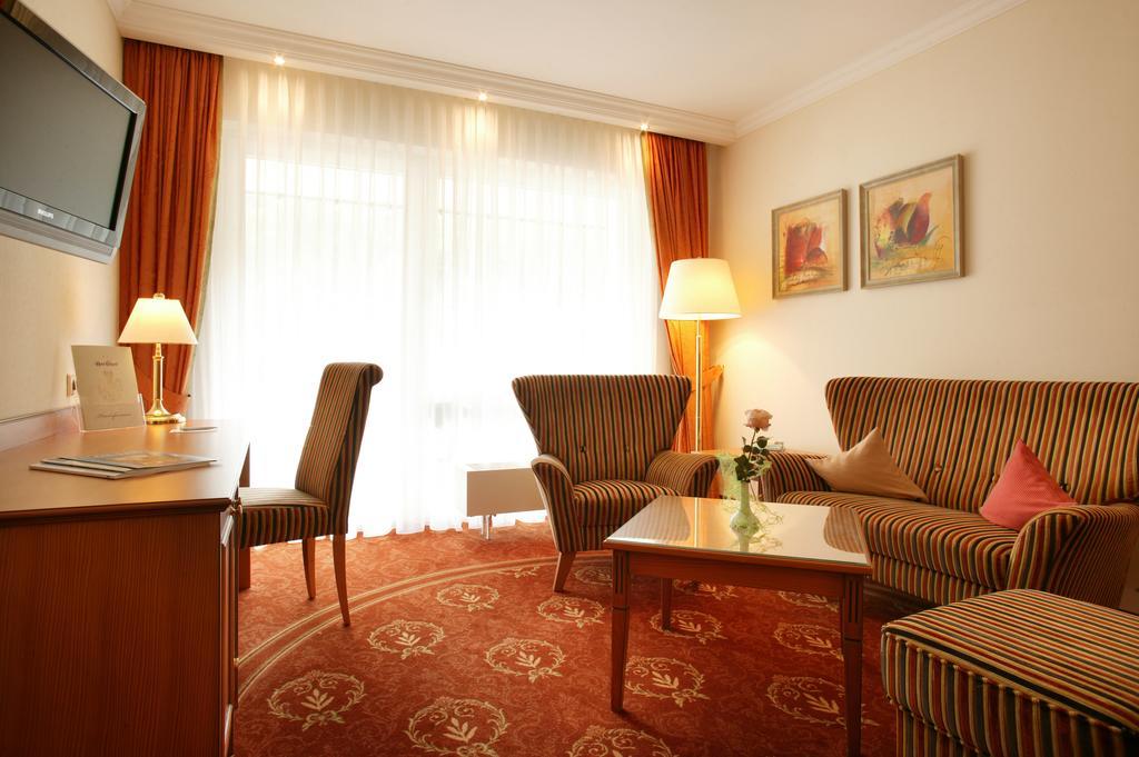 Hotel Ochsen Hoefen an der Enz Экстерьер фото